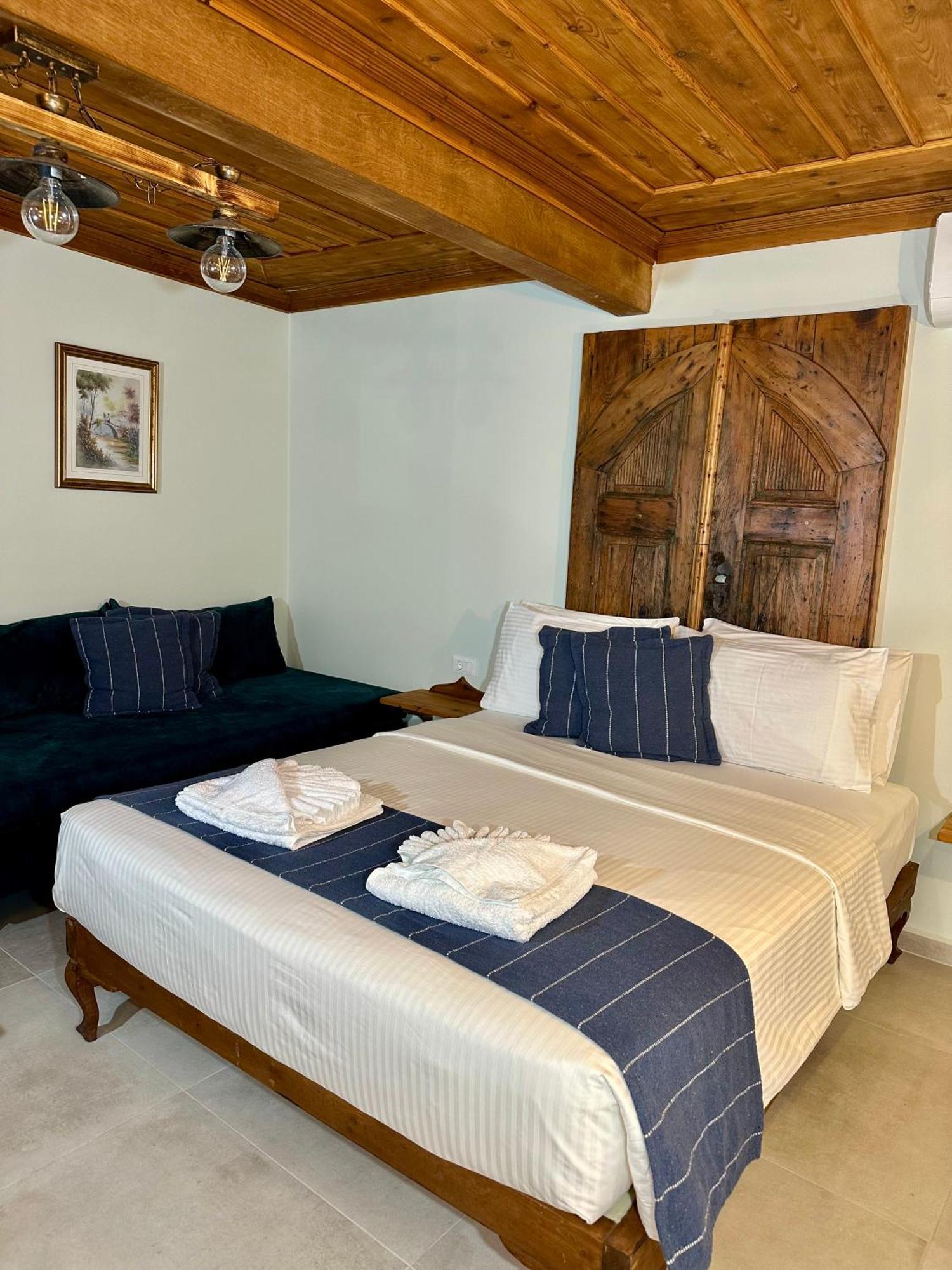 Midgard Aparthotel